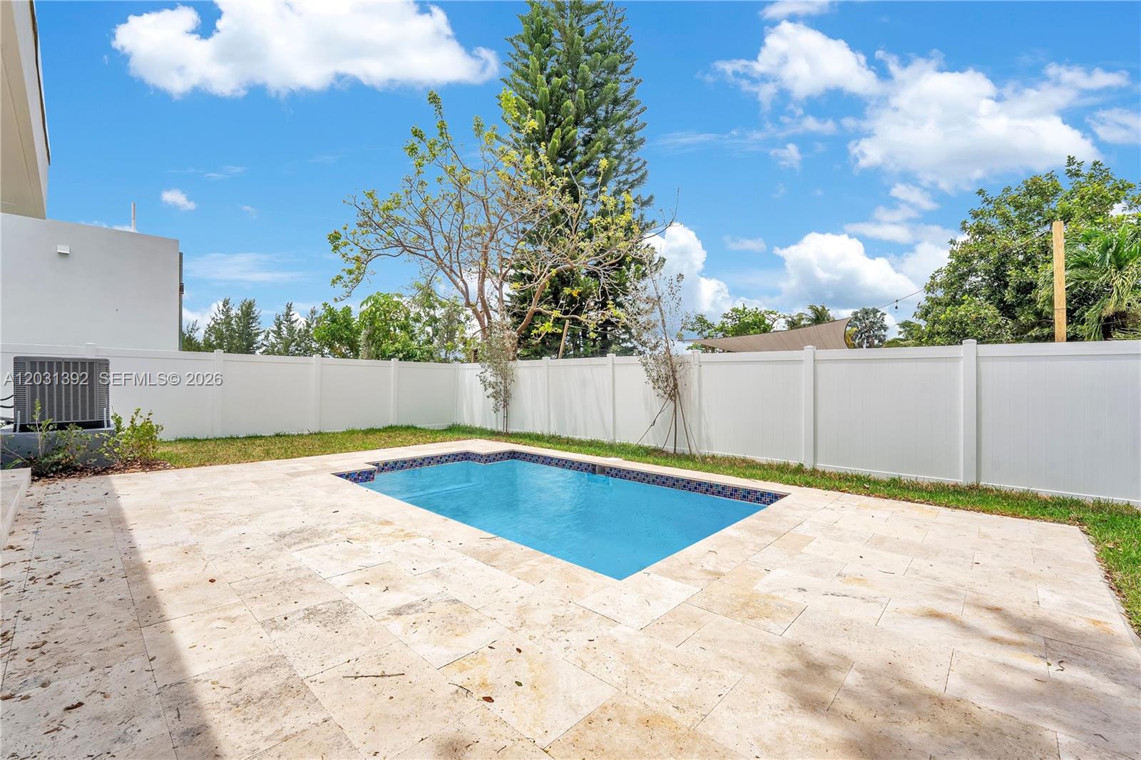 HOLLYWOOD TERRACE - Residential