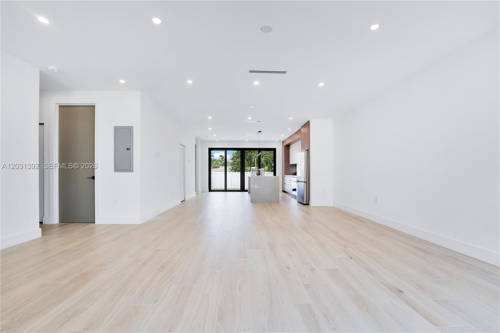 HOLLYWOOD TERRACE - Residential