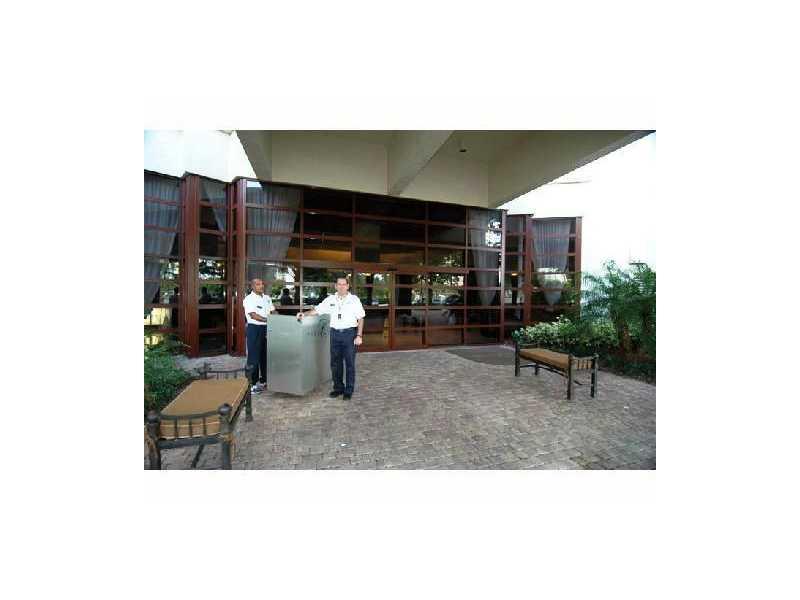 PARC CENTRAL AVENTURA SOU - Residential Lease