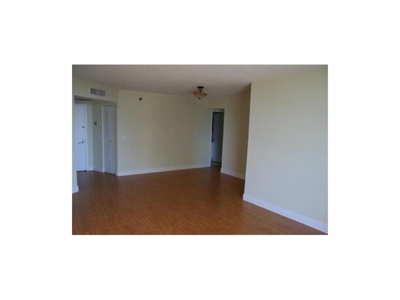 PARC CENTRAL AVENTURA SOU - Residential Lease