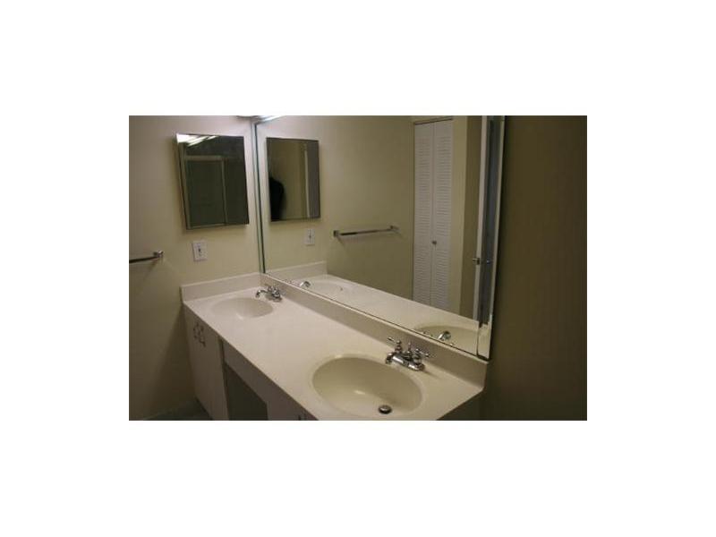 PARC CENTRAL AVENTURA SOU - Residential Lease