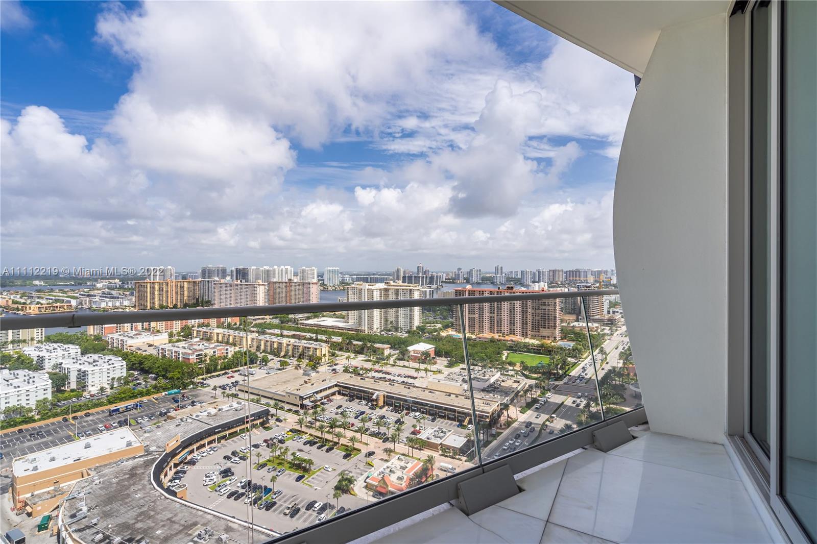 JADE SIGNATURE CONDO - Residential