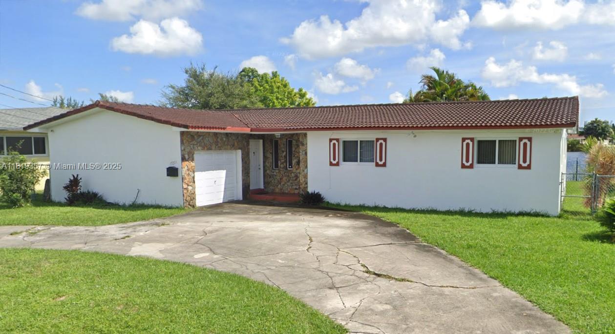 Lovely home features three bedrooms two baths, formal dining room, large family room over looking wide lake view. Home has a one car garage, Stainless steel appliances, hurricane impact windows. Laminate wood floors and tile through out home. Large master bedroom has very large walk-in closet. Owner will give a credit.
