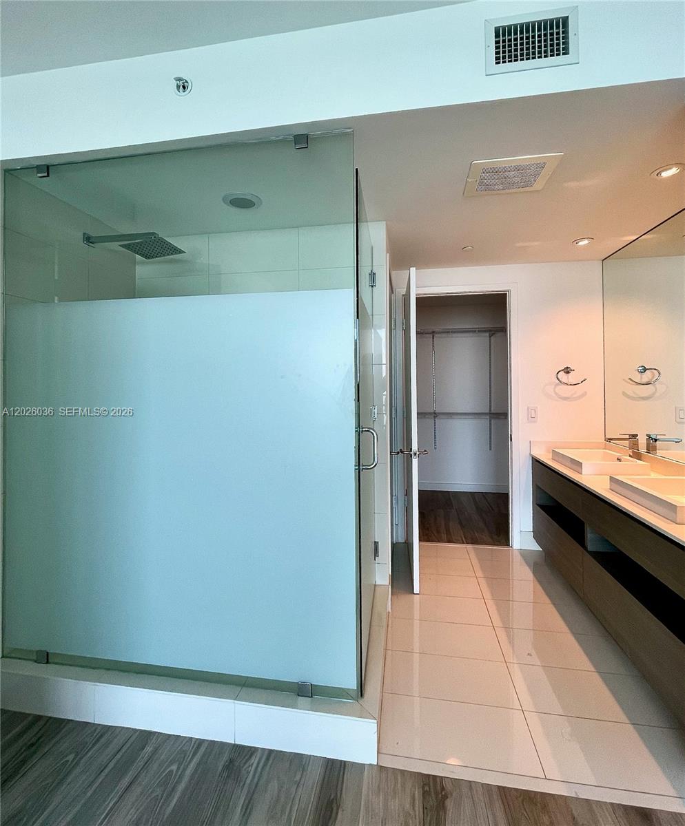 ICONBAY - Residential Lease
