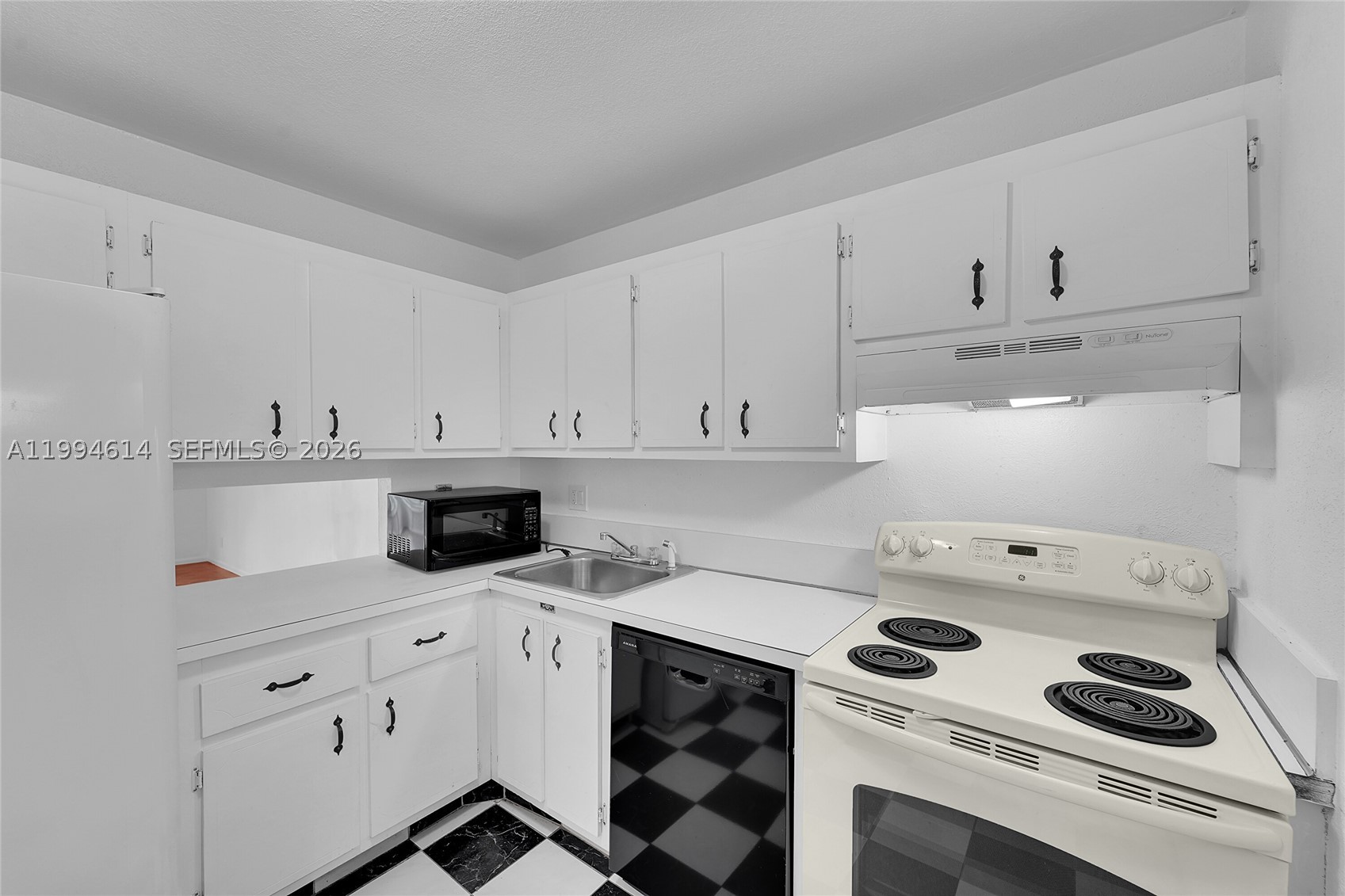 LAUDERDALE OAKS CONDO XIX - Residential
