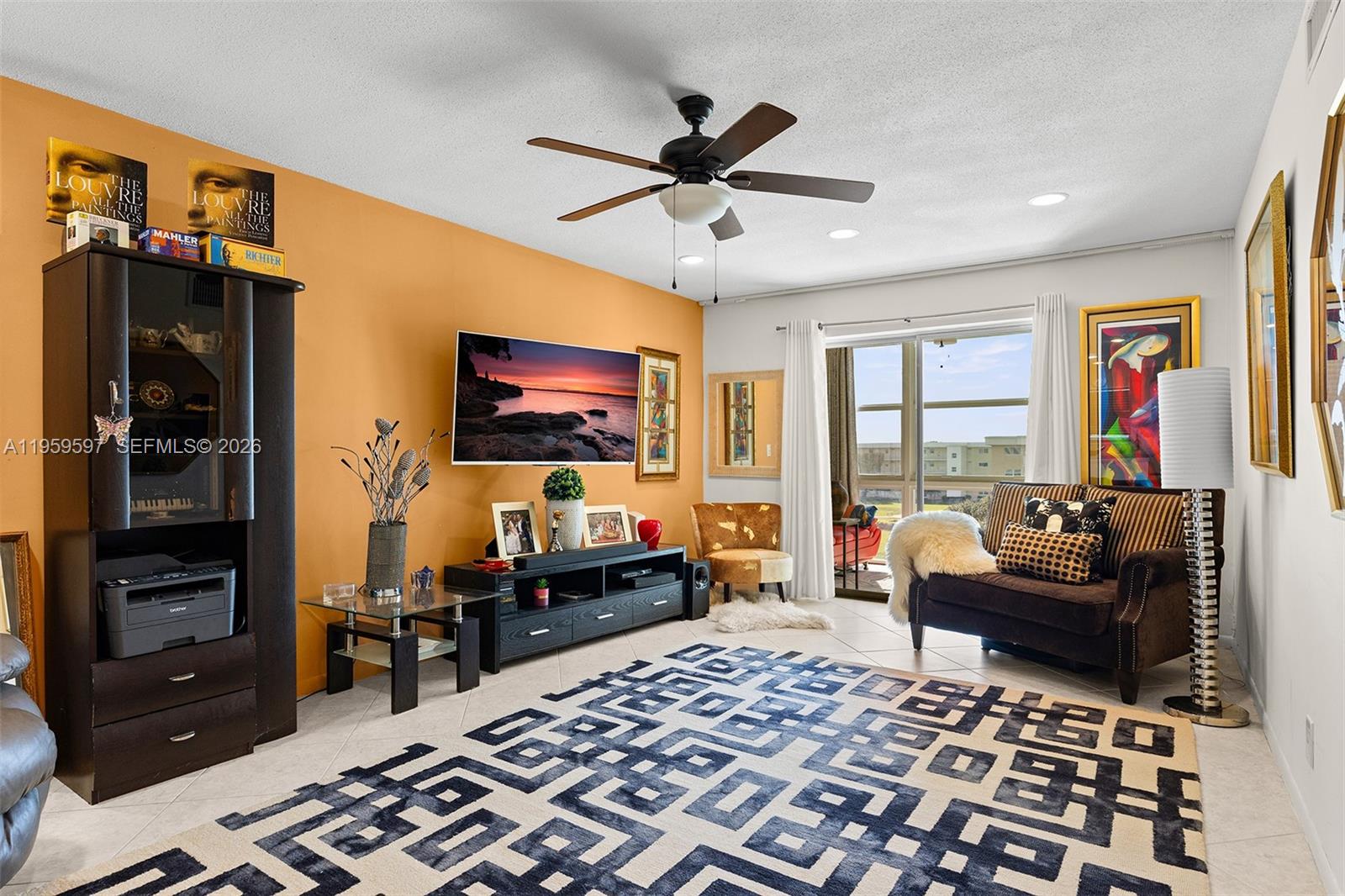 VILLAGE ROYALE ON THE GREE - Residential