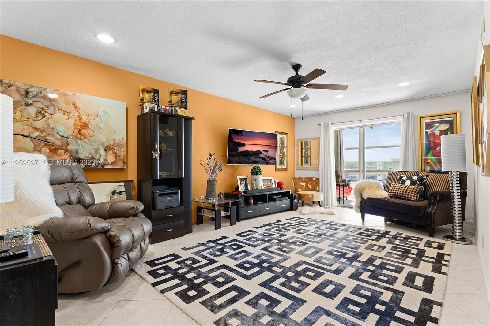 VILLAGE ROYALE ON THE GREE - Residential