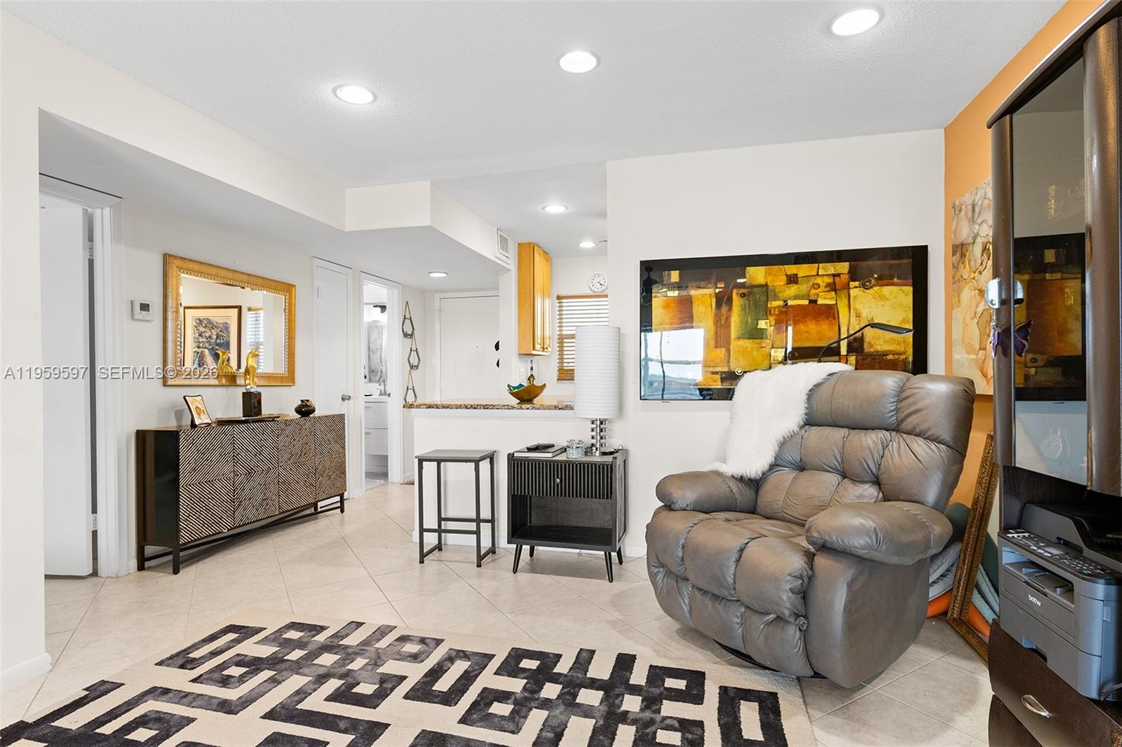 VILLAGE ROYALE ON THE GREE - Residential