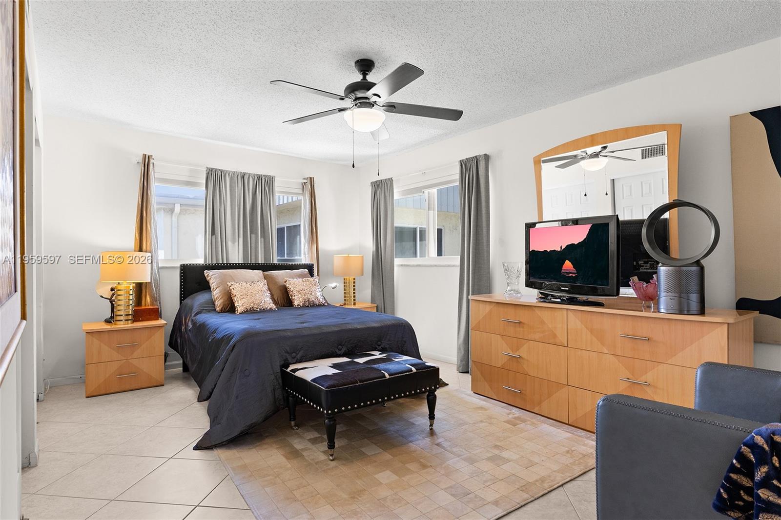 VILLAGE ROYALE ON THE GREE - Residential