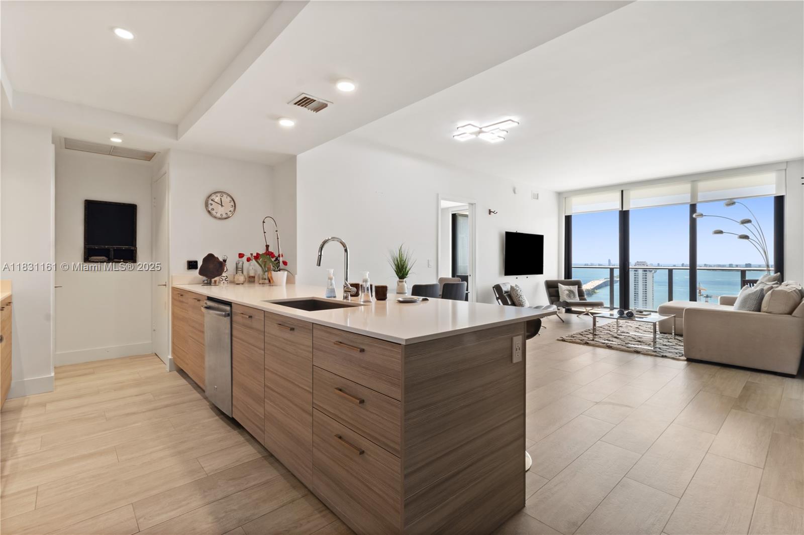 3401 MIDTOWN CONDO - Residential Lease