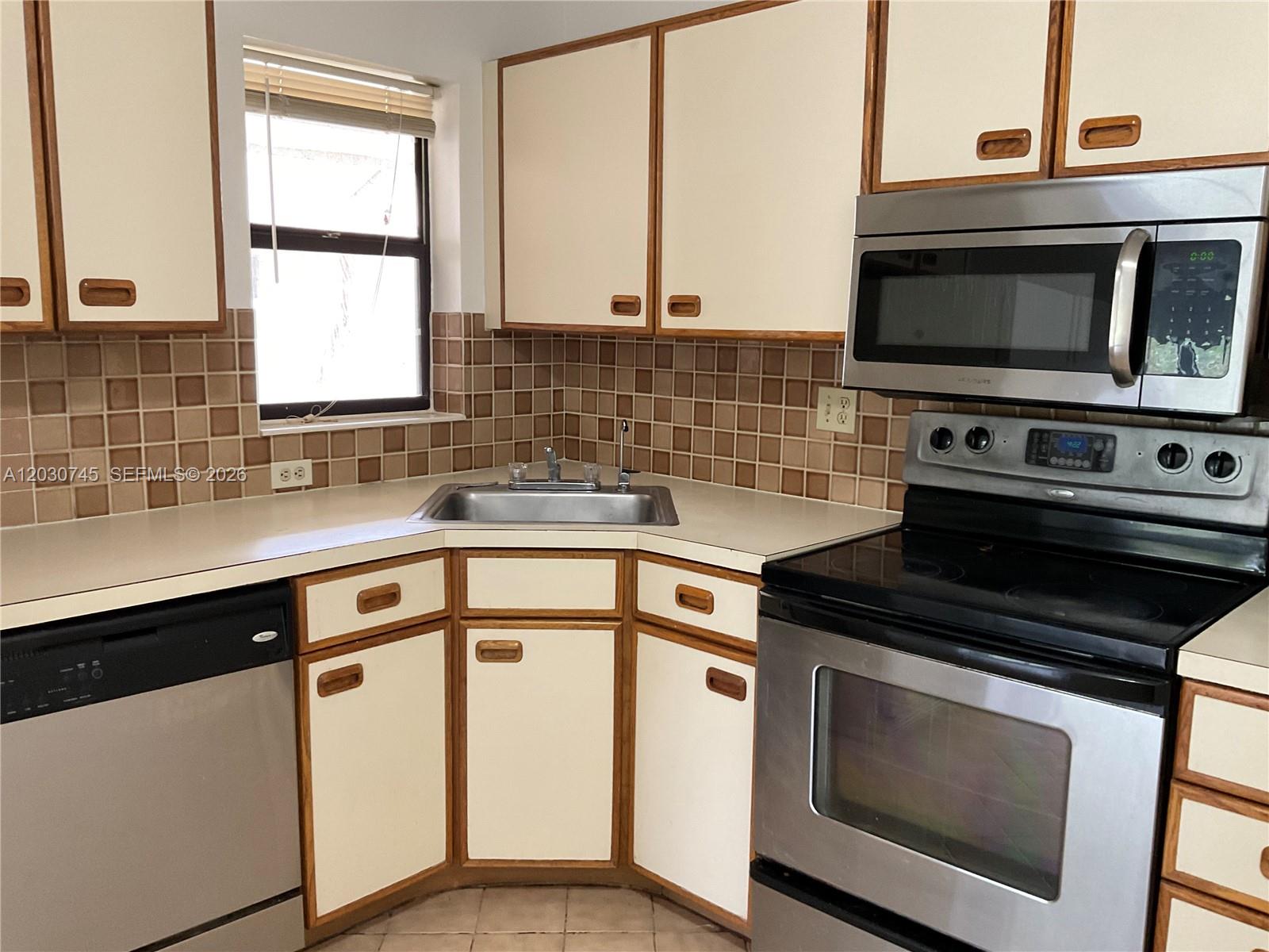 BAYWOOD VILLAGE I-A CONDO - Residential