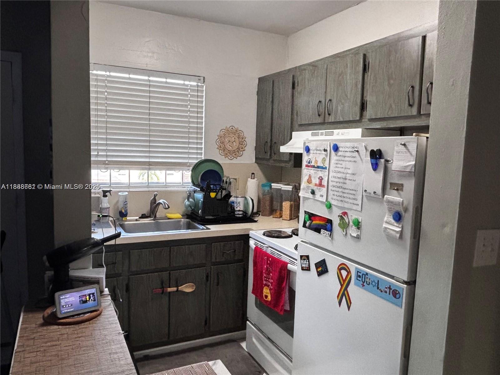 DADELAND PARK CONDO - Residential