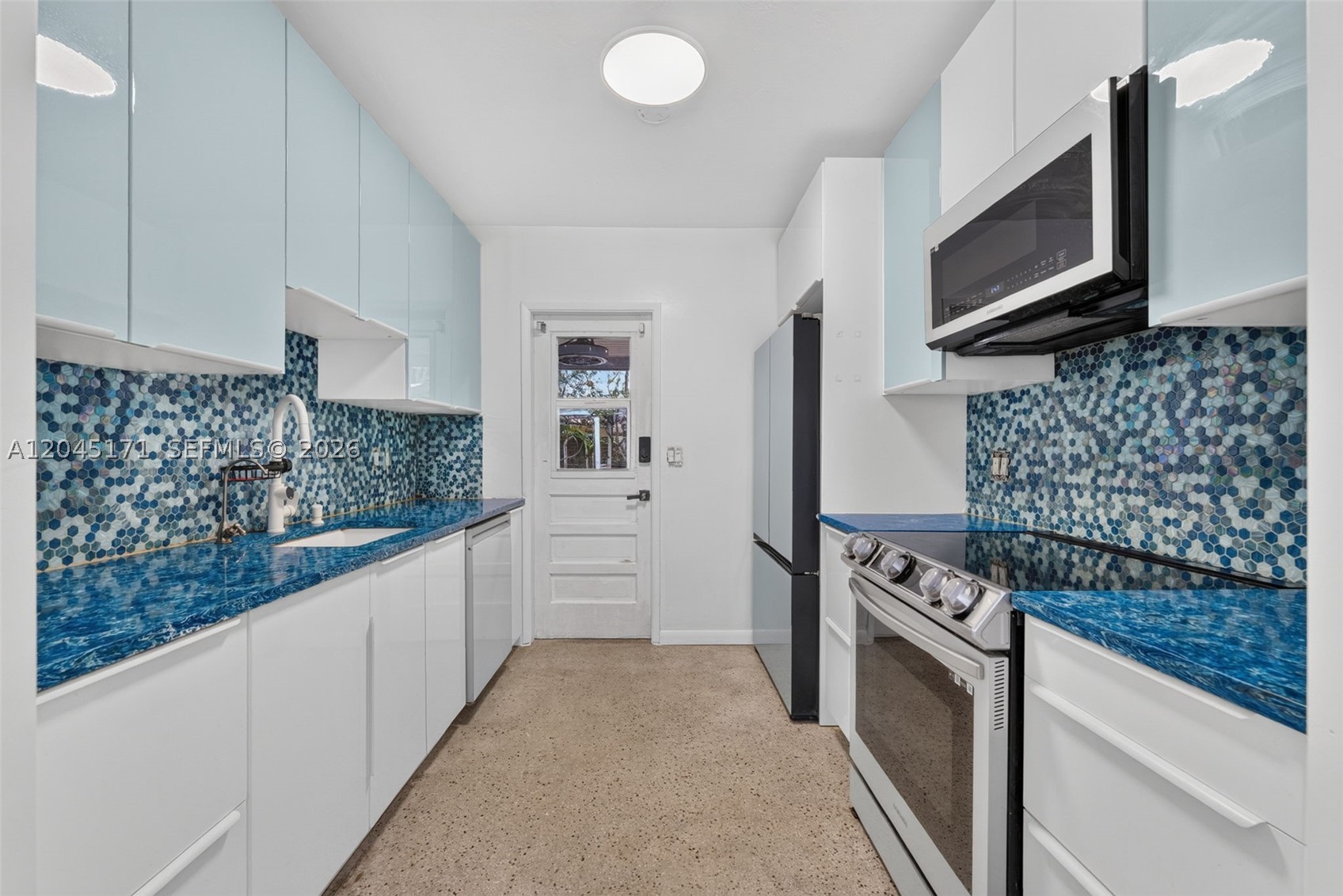 LAUDERDALE PARK 6-33 1/2 - Residential
