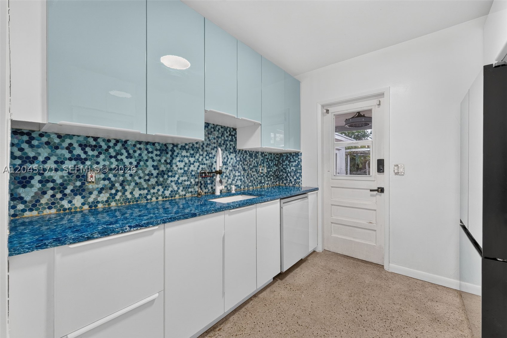 LAUDERDALE PARK 6-33 1/2 - Residential