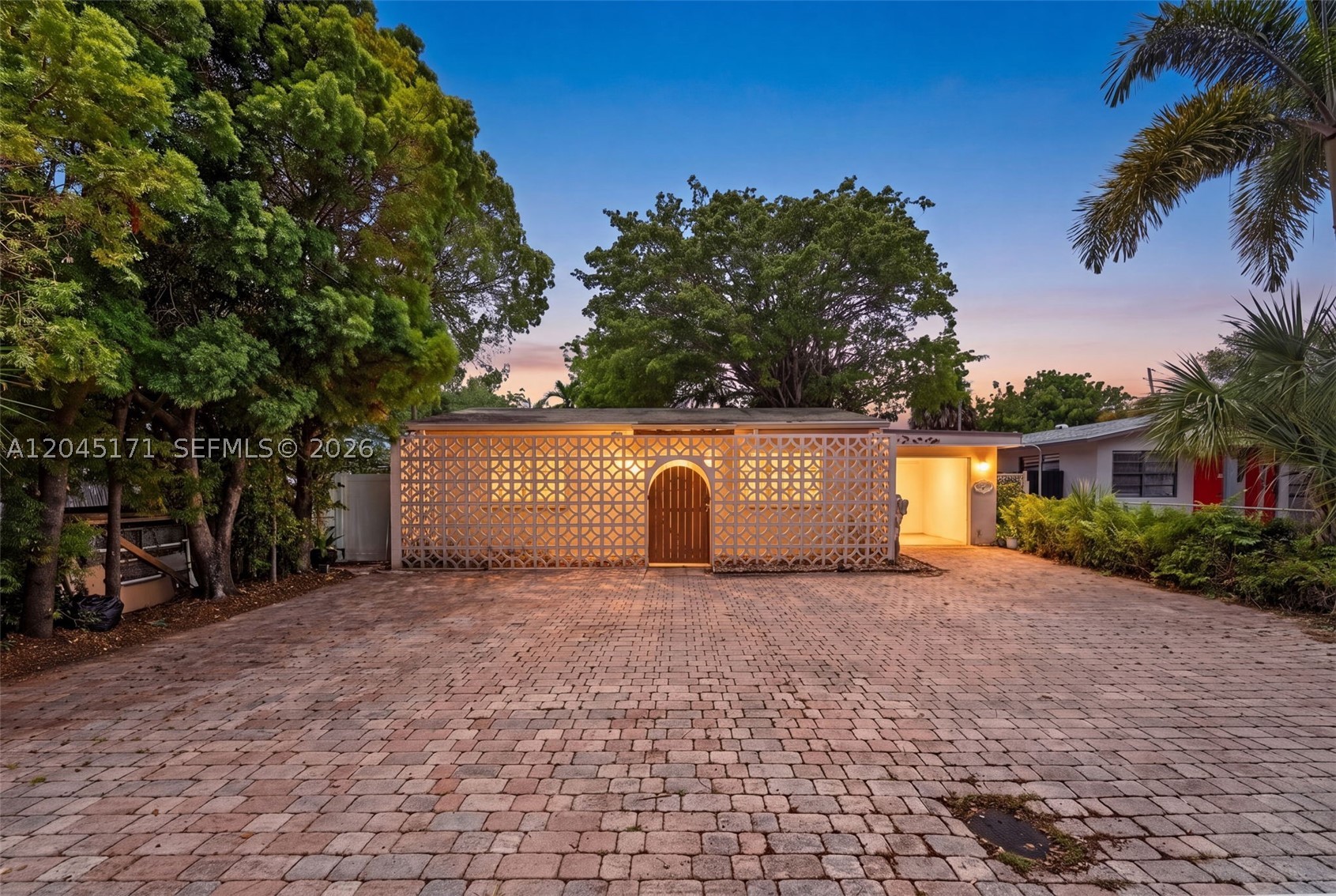 LAUDERDALE PARK 6-33 1/2 - Residential