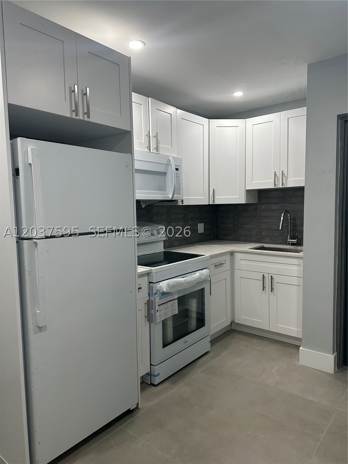 SOUTH ALLAPATTAH MANOR - Residential Lease