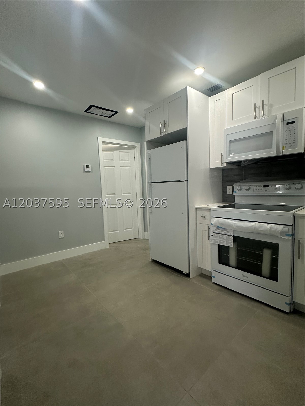 SOUTH ALLAPATTAH MANOR - Residential Lease