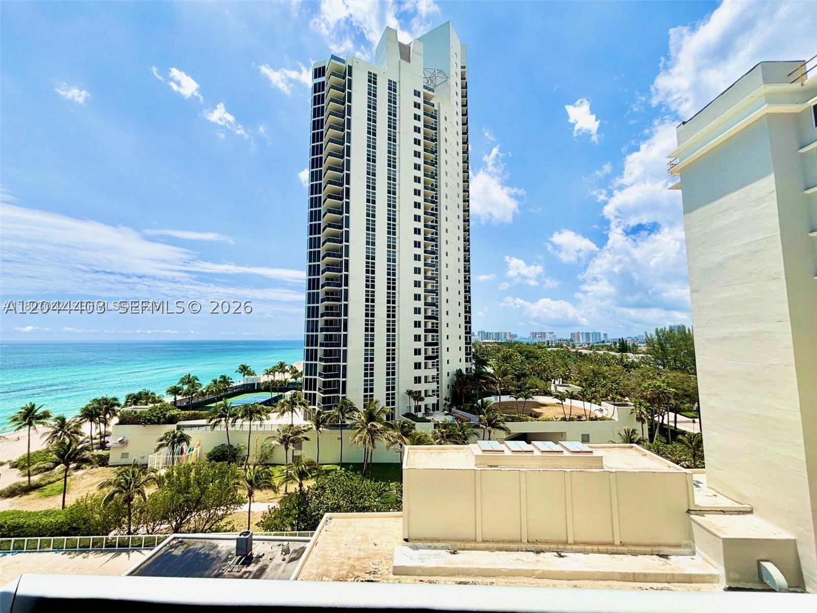 THE AVENTURA BEACH CLUB C - Residential
