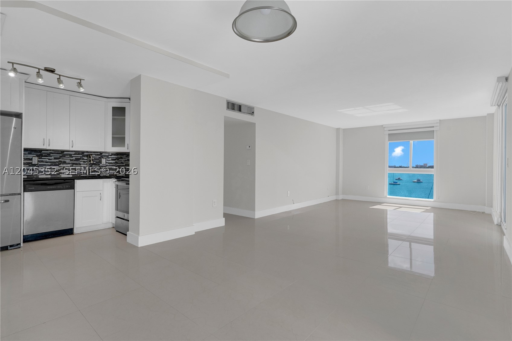 THE ISLANDER CLUB CONDO - Residential