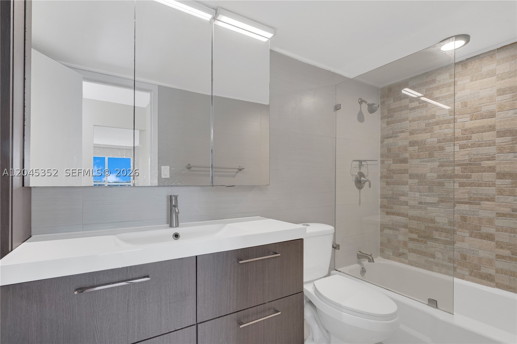 THE ISLANDER CLUB CONDO - Residential