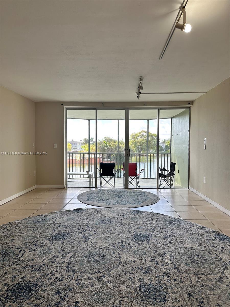 BACK ON THE MARKET! MOTIVATED SELLER! LARGE 2 BED./2 BATH. APARTMENT WITH OPEN WATER VIEW. UNIT NEEDS SIGNIFICANT TLC. CONVENIENT LOCATION - CLOSE TO BEACHES AND I-95. CENTRALLY LOCATED, WALKING DISTANCE TO SHOPPING AND RESTAURANTS. EASY TO SHOW.