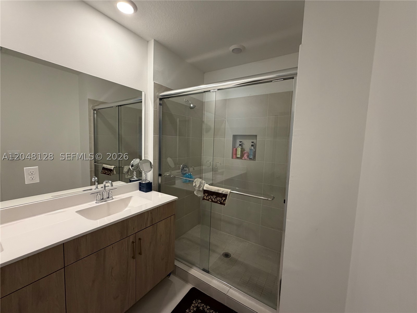 PARKER POINT TOWNHOUSE - Residential