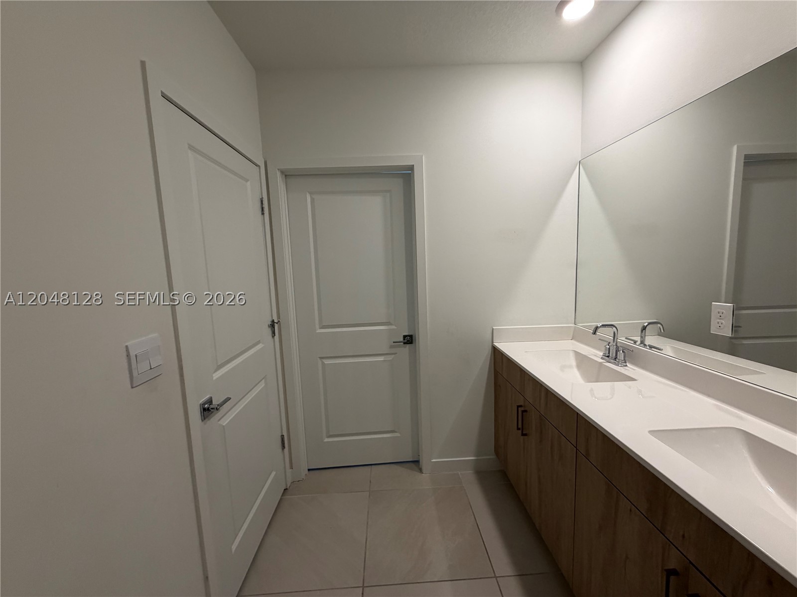 PARKER POINT TOWNHOUSE - Residential