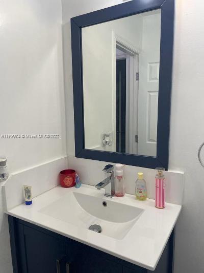 LA JOLLA WEST - Residential Lease