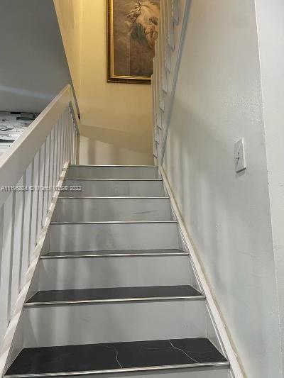 LA JOLLA WEST - Residential Lease