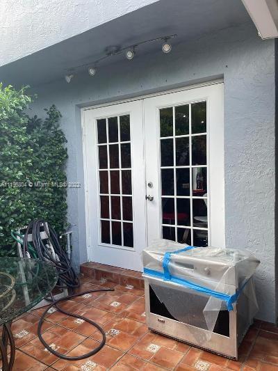 LA JOLLA WEST - Residential Lease