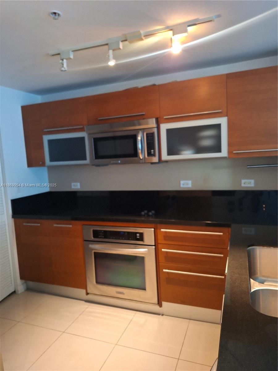 VIZCAYNE SOUTH CONDO - Residential