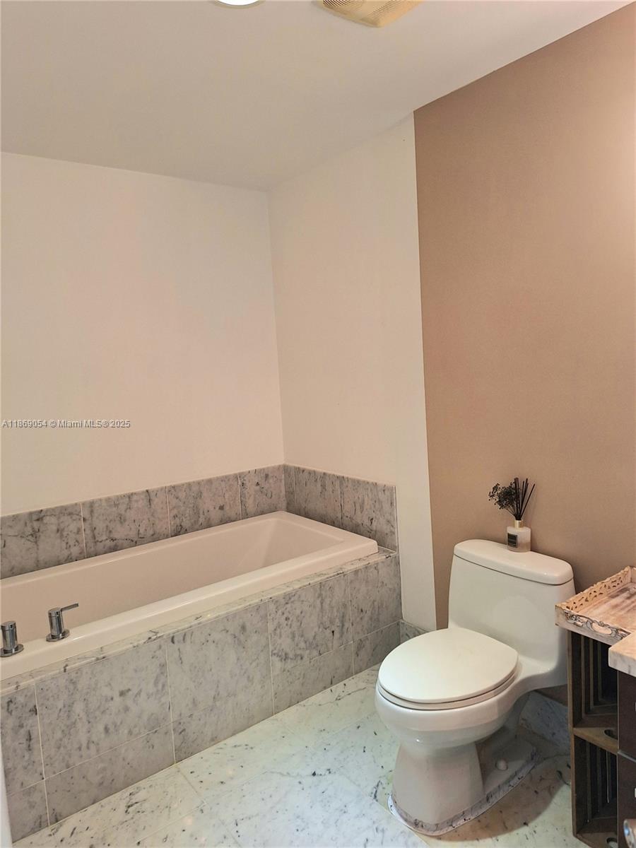 VIZCAYNE SOUTH CONDO - Residential