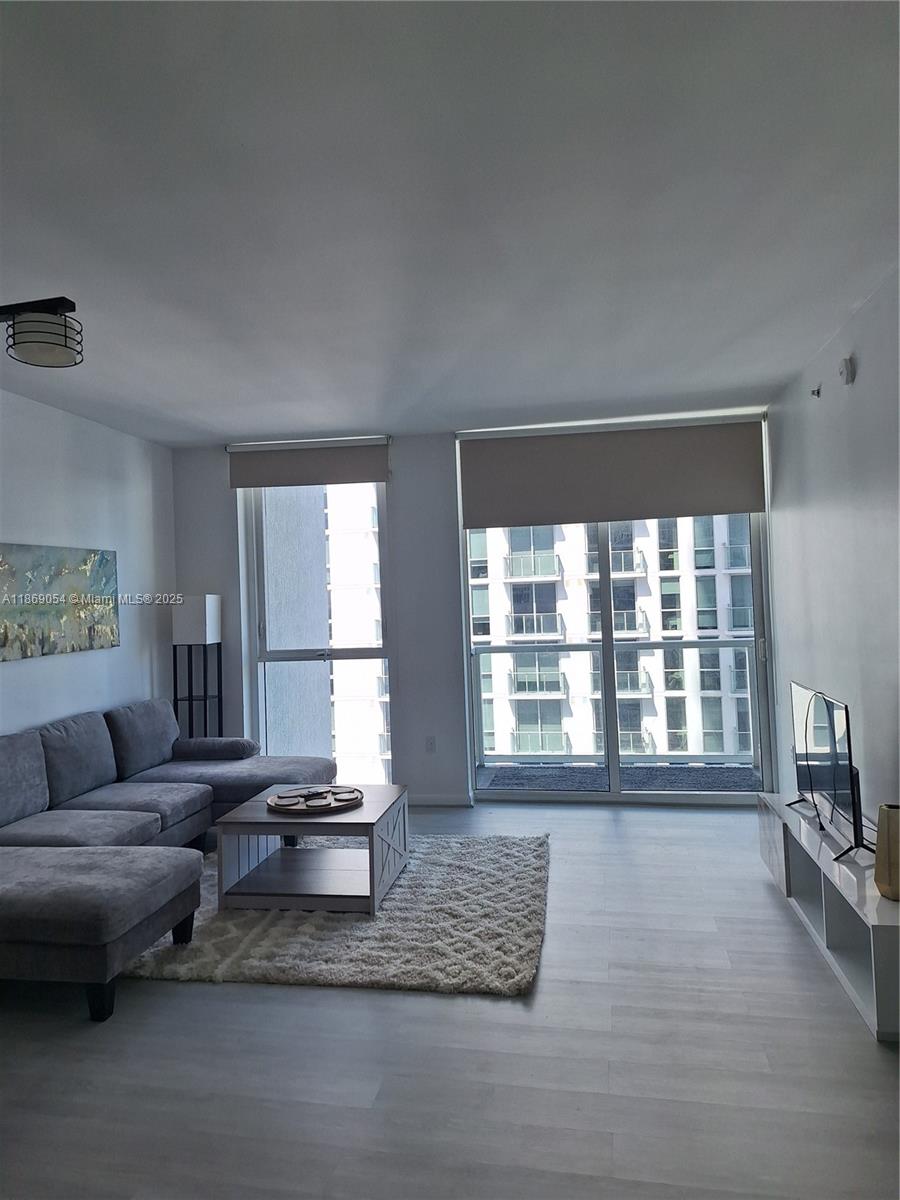 VIZCAYNE SOUTH CONDO - Residential