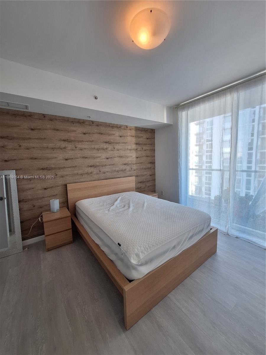 VIZCAYNE SOUTH CONDO - Residential