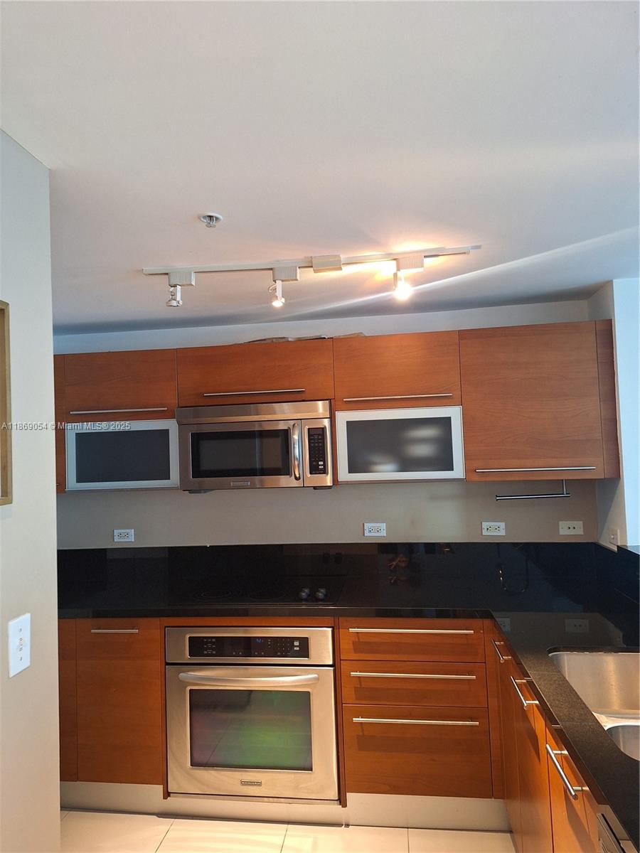 VIZCAYNE SOUTH CONDO - Residential