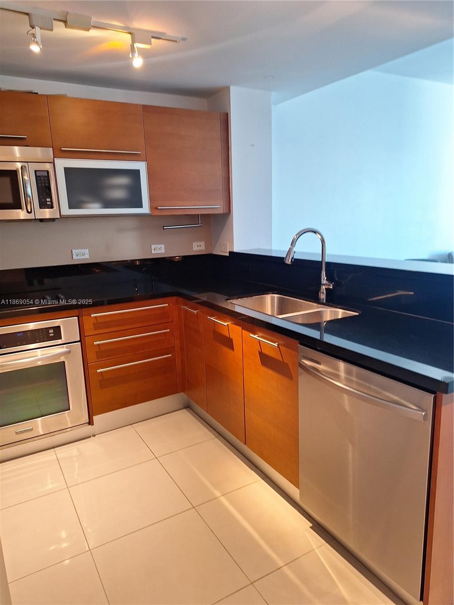 VIZCAYNE SOUTH CONDO - Residential