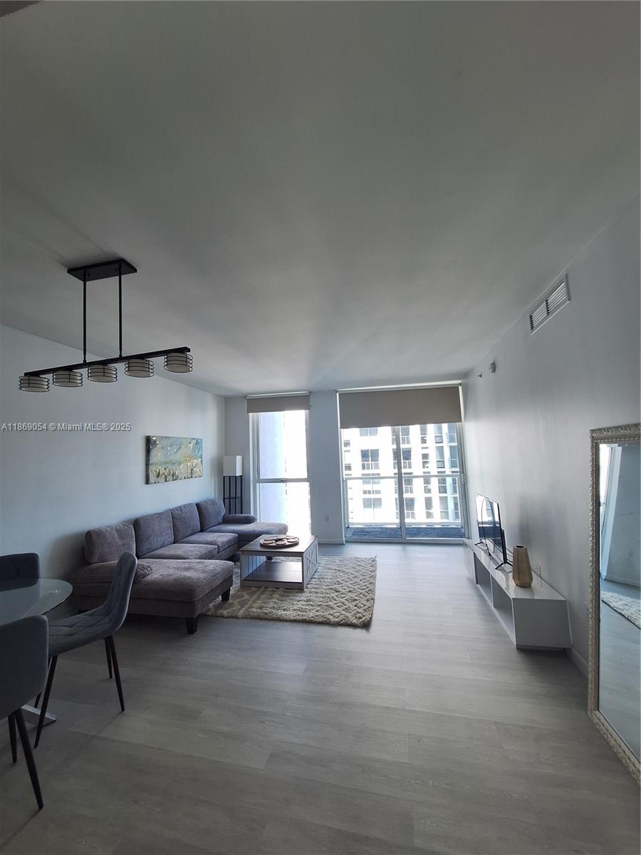 VIZCAYNE SOUTH CONDO - Residential