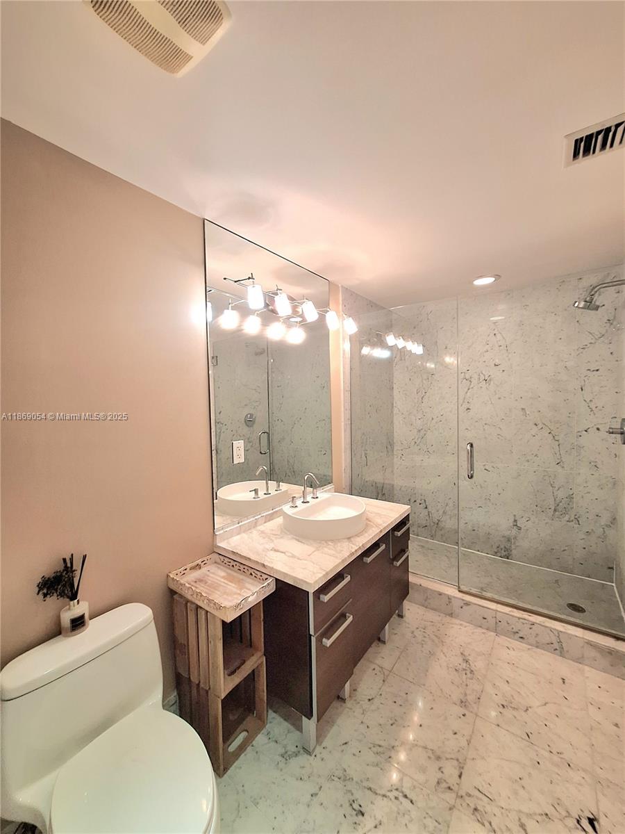 VIZCAYNE SOUTH CONDO - Residential