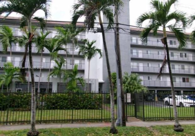 Great 1/1 Unit in Very desirable area and building. Very Clean. Newer Kitchen, A/C and Water Heater. Close to 826. Unit has great assigned parking space which is covered. Building has pool and party room.