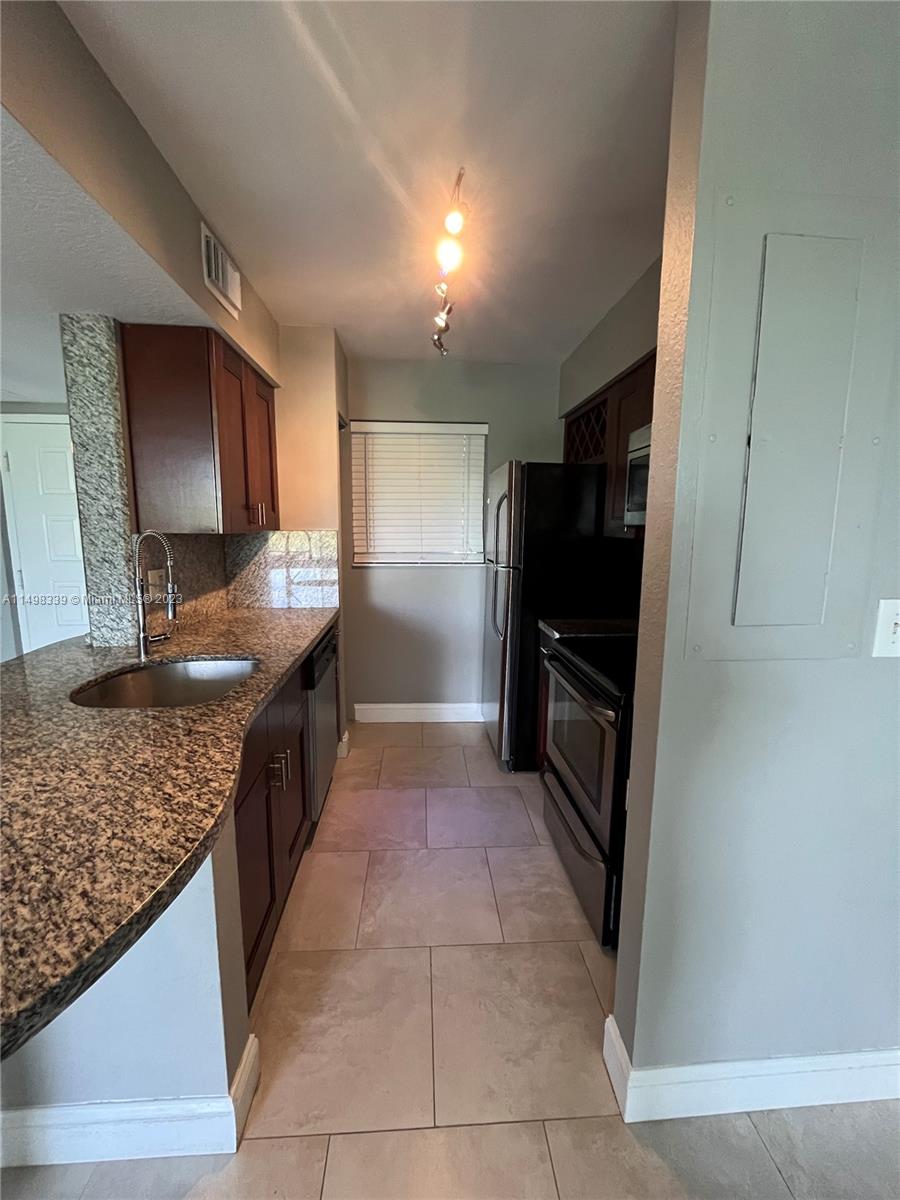 LAKEVIEW CLUB CONDO - Residential