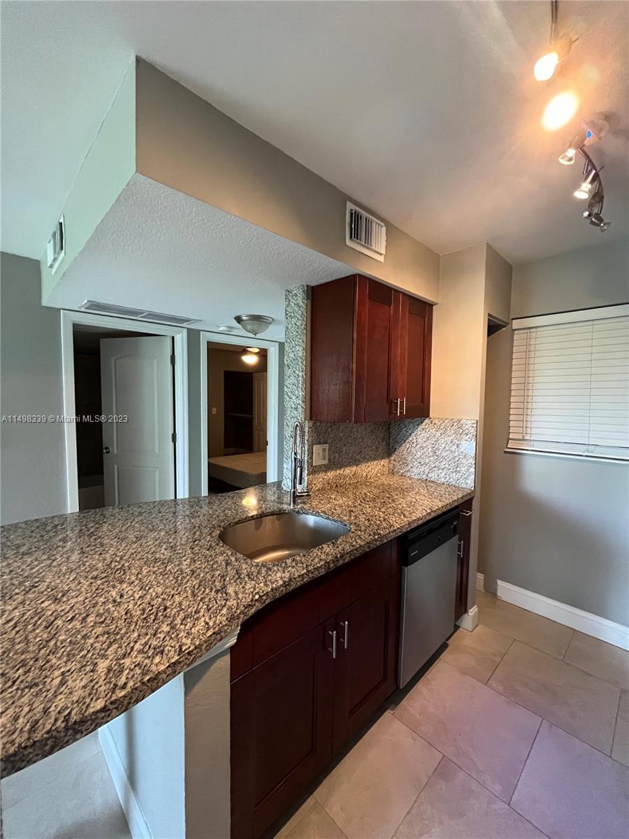 LAKEVIEW CLUB CONDO - Residential