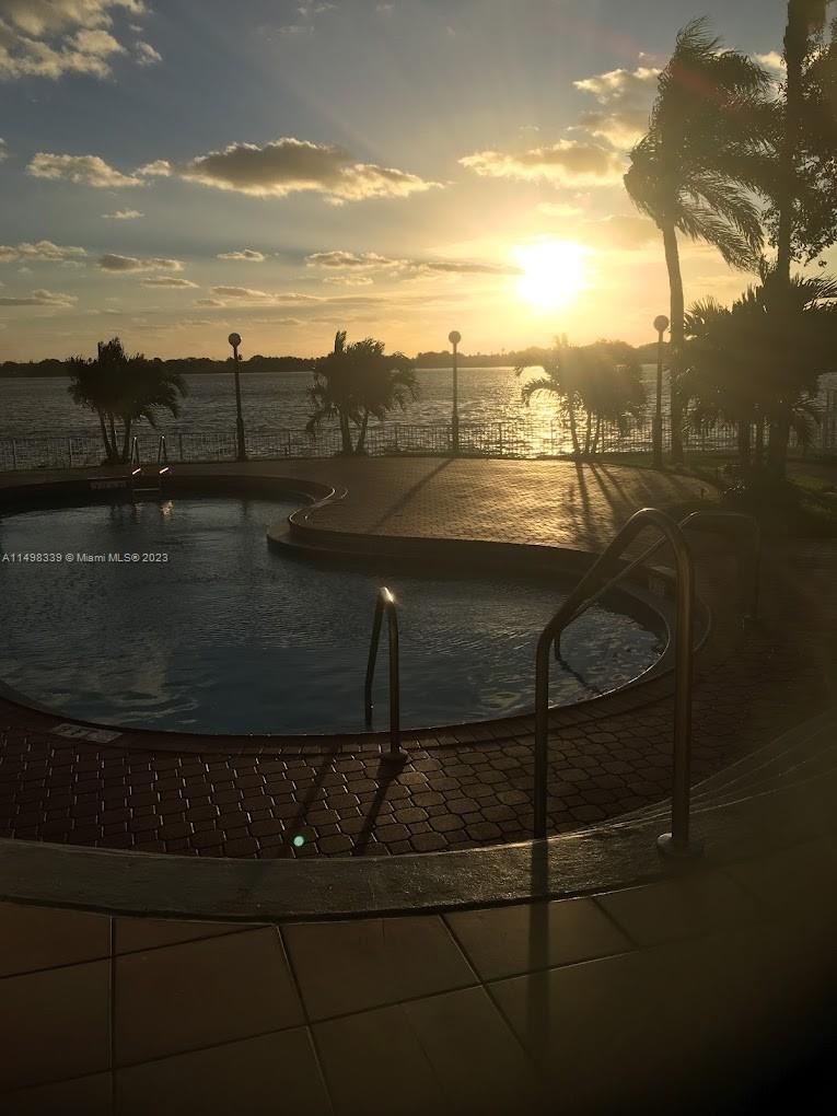 LAKEVIEW CLUB CONDO - Residential