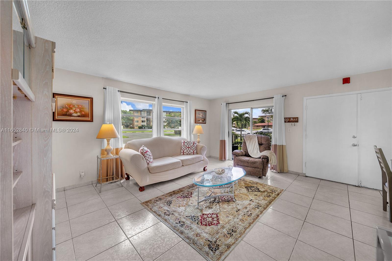 LAUDERDALE OAKS CONDO I - Residential