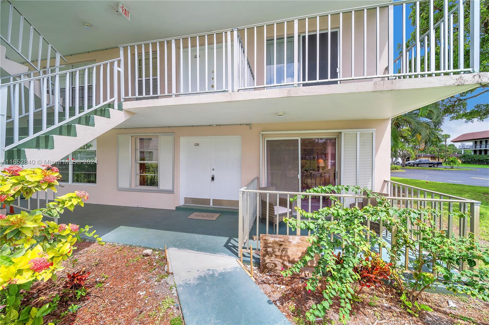 LAUDERDALE OAKS CONDO I - Residential