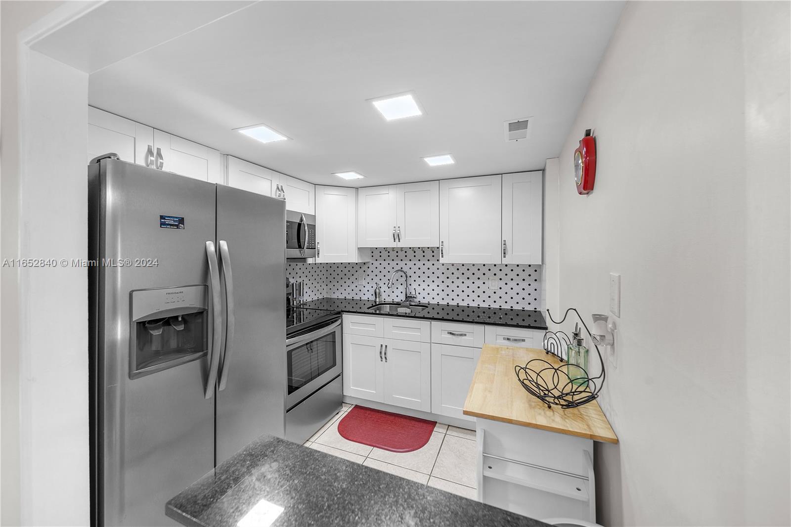 LAUDERDALE OAKS CONDO I - Residential