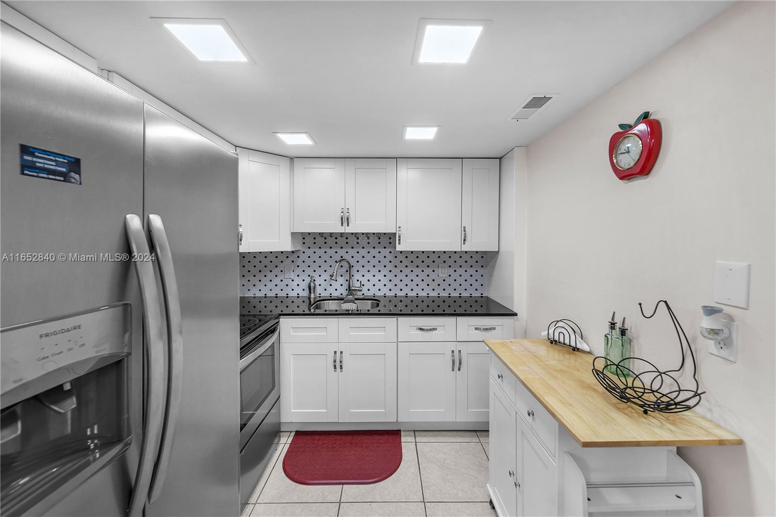 LAUDERDALE OAKS CONDO I - Residential