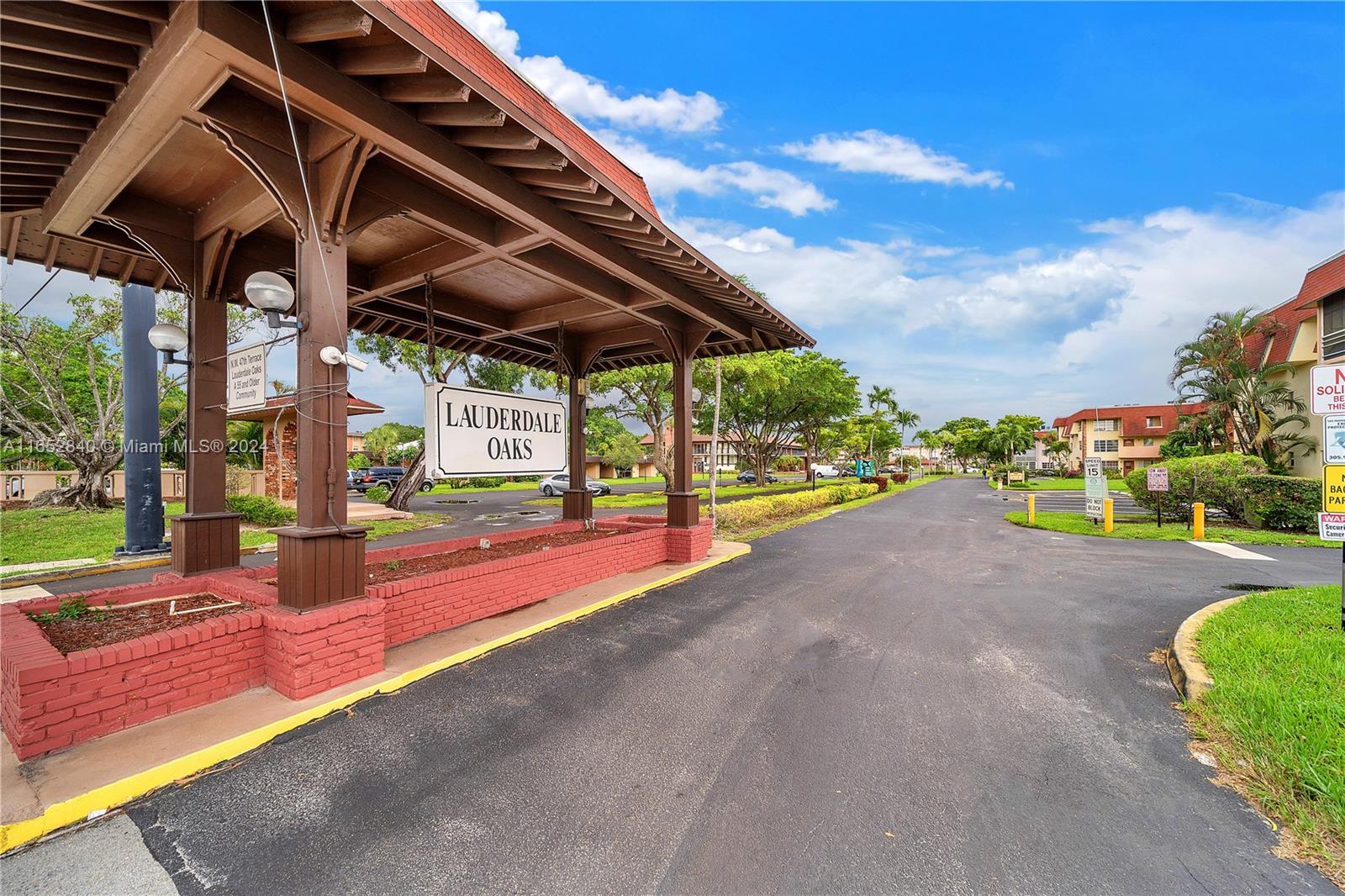 LAUDERDALE OAKS CONDO I - Residential