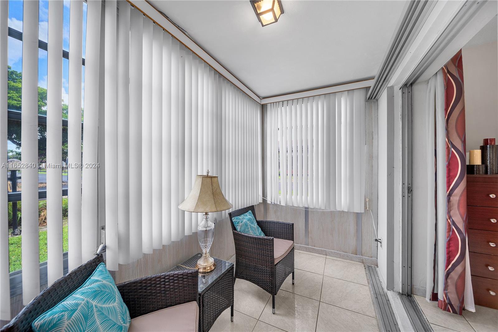 LAUDERDALE OAKS CONDO I - Residential