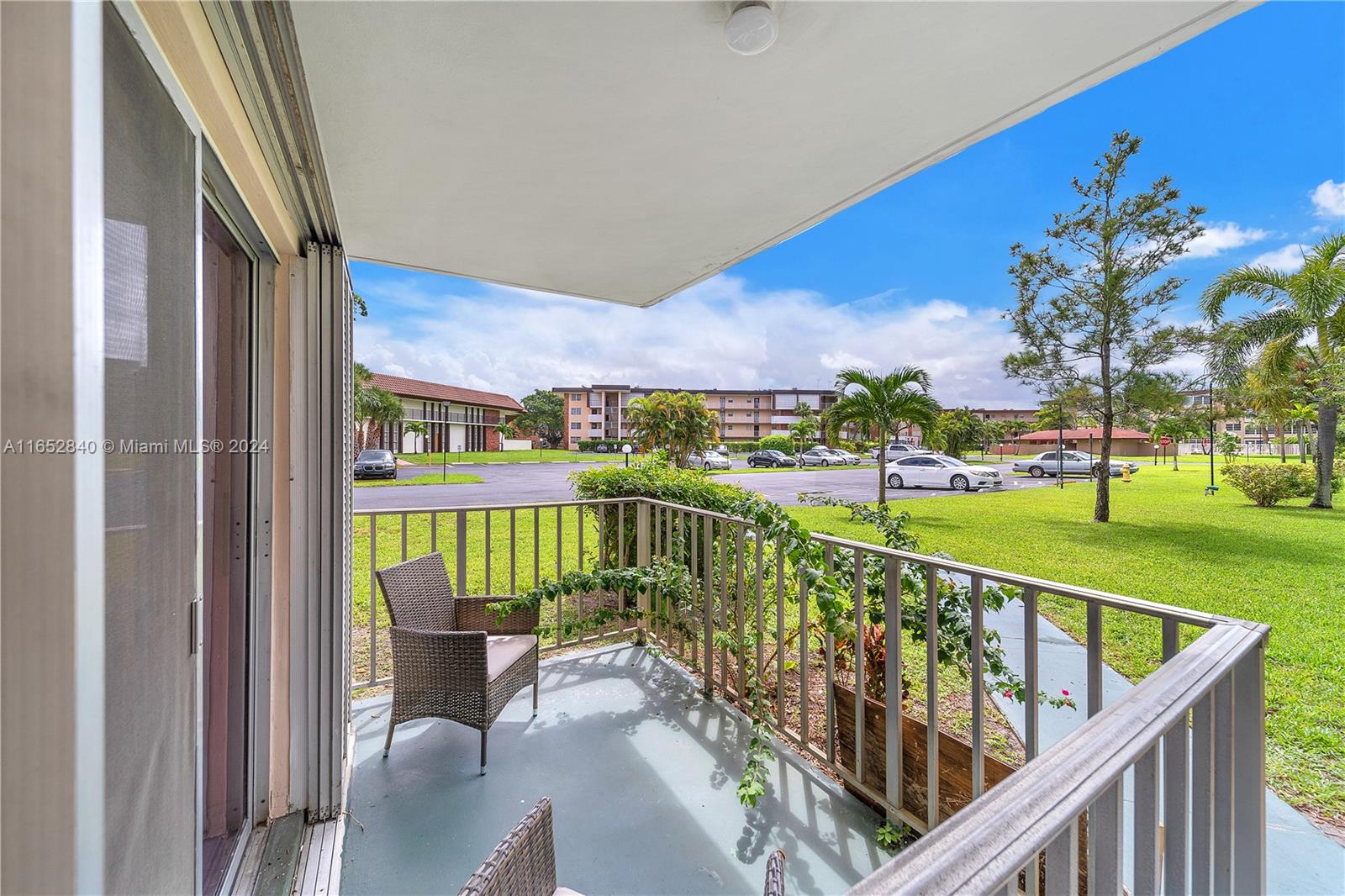 LAUDERDALE OAKS CONDO I - Residential