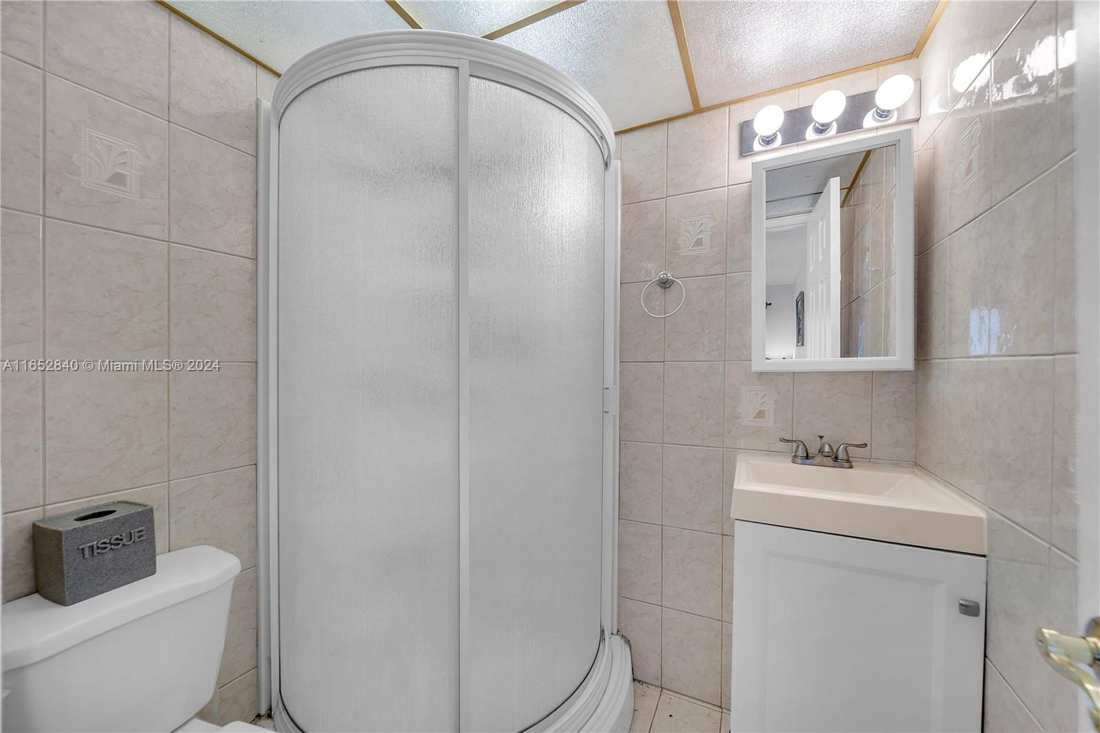LAUDERDALE OAKS CONDO I - Residential